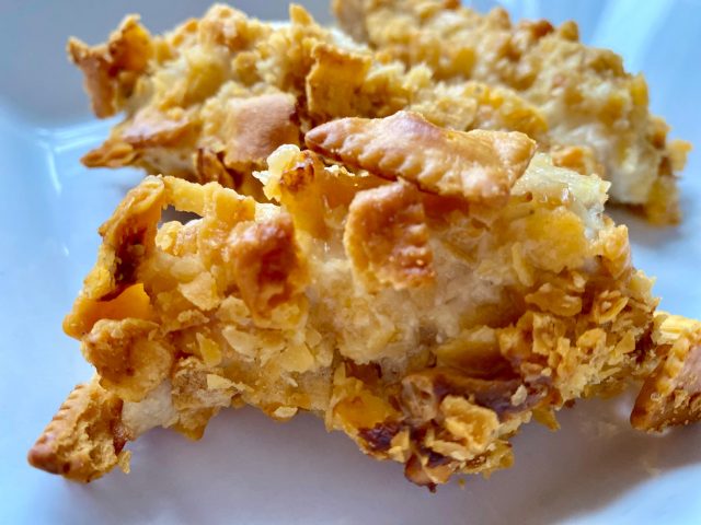 Crispy Cheese Chicken -- Moist and juicy chicken tenders coated with a buttery cheese cracker coating and baked to crispy perfection.  This is a simple yet fantastic way to serve chicken that everyone loves! | thatwhichnourishes.com