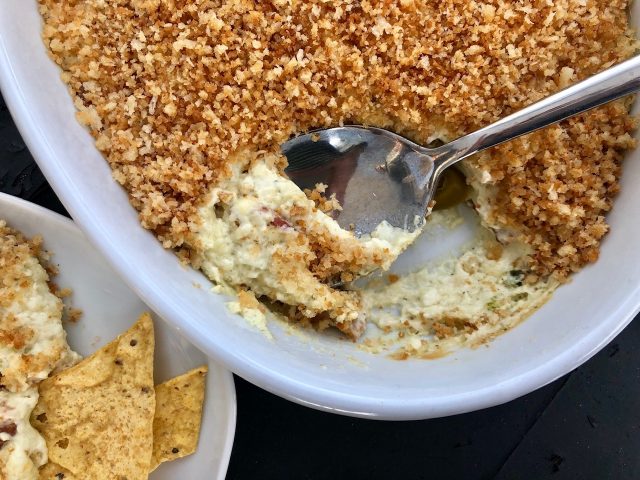 Bacon Ranch Jalapeno Popper Dip -- All the flavors you love in jalapeño poppers deliciously combined into a warm, crunchy, spicy, creamy dip | thatwhichnourishes.com