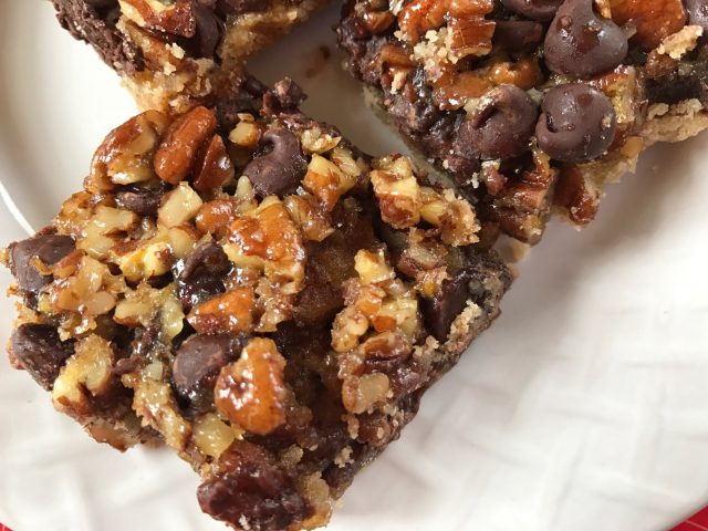 Chocolate Pecan Pie Bars -- Gooey pecan pie filling with the added benefit of rich chocolate. Just like chocolate pecan pie but happier as it's easier to serve! | thatwhichnourishes.com