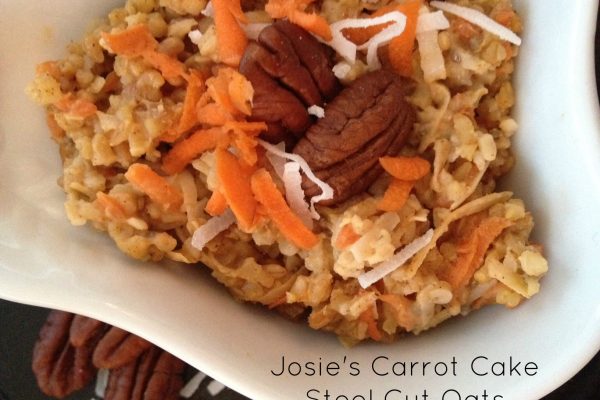 Josie's Carrot Cake Steel Cut Oatmeal -- It's as easy as oatmeal to make a spectacular breakfast or lunch packed FULL of wholesome goodness and nutrition, and tastes like a dessert. | thatwhichnourishes.com