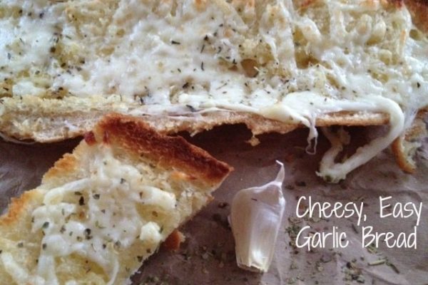 Cheesy, Easy Garlic Bread -- In just a few minutes with just a few simple pantry ingredients, you can make your own garlicky goodness boozing with cheese and spice. | thatwhichnourishes.com