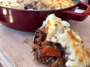 Drunken Shepherd's Pie -- Shepherd's pie ramped up several notches with added layers of flavors and spices. Comfort food at its finest with layers of roast beef braised in beer, tender vegetables, and cheesy mashed potatoes. | thatwhichnourishes.com