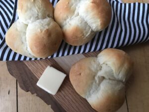Buttery Dinner Rolls -- soft, pillowy dinner rolls are easy to make and perfect for any meal | thatwhichnourishes.com