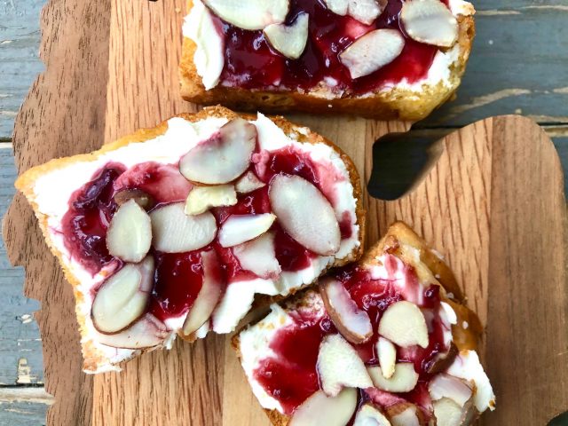 Cherry Almond Crostinis -- Tiny toast layered with flavors of sweet and savory. Cream cheese, sweet and spicy jam, and crunchy almonds make an appealing appetizer that tastes even better than it looks! | thatwhichnourishes.com