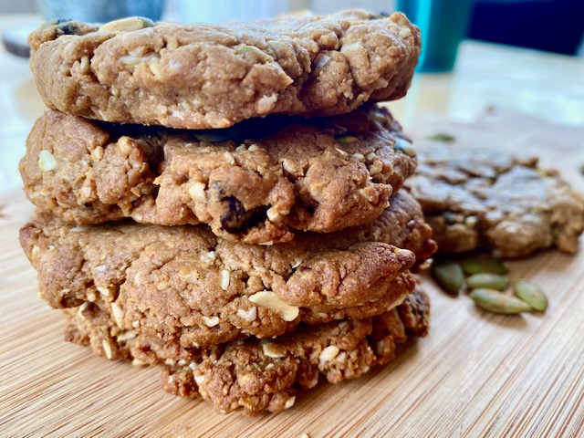 Peanut Butter Power Cookies -- These power-packed snacks are a simple way to nourish while providing a delicious and protein-rich snack full of natural goodness. | thatwhichnourishes.com