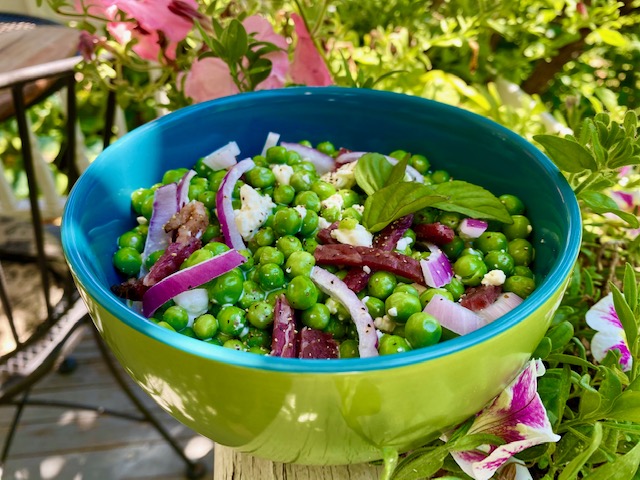 Green Pea Salad with Feta and Bacon -- Fresh and rich in flavor, this simple dish is both nourishing and decadent! A perfect side dish for all your grilled, summer food! -- thatwhichnourishes.com