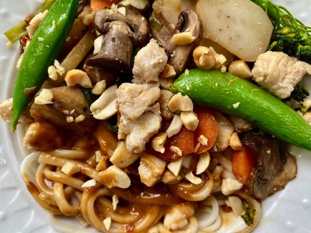 Melissa's Thai Peanut Noodles -- Simple ingredients and a fast and oh-so-delicious Asian peanut sauce come together in a savory winner of a dinner you will love for it's ease and amazing flavors. | thatwhichnourishes.com